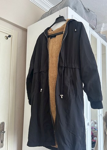 Siyah Kapüşonlu Tüylü Midi Kadın Mont - Görsel 2