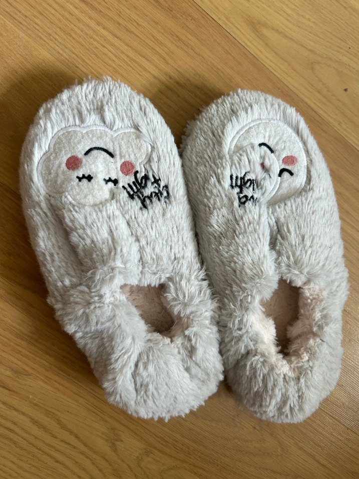 Beyaz Nakışlı Kız Peluş Ev Terliği - Görsel 2