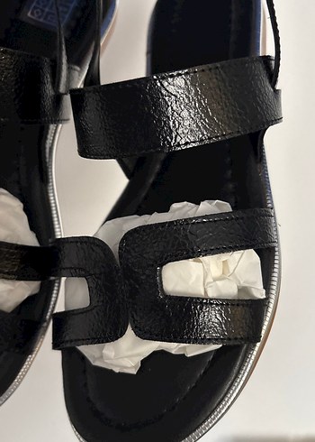 Siyah Tokalı Dolgu Topuklu Kadın Sandalet - Görsel 4