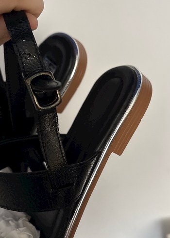 Siyah Tokalı Dolgu Topuklu Kadın Sandalet - Görsel 5