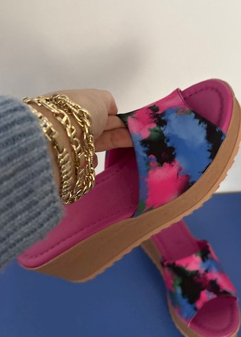 Renkli Bağcıklı Dolgu Topuk Kadın Terlik - Görsel 2