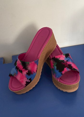 Renkli Bağcıklı Dolgu Topuk Kadın Terlik - Görsel 4