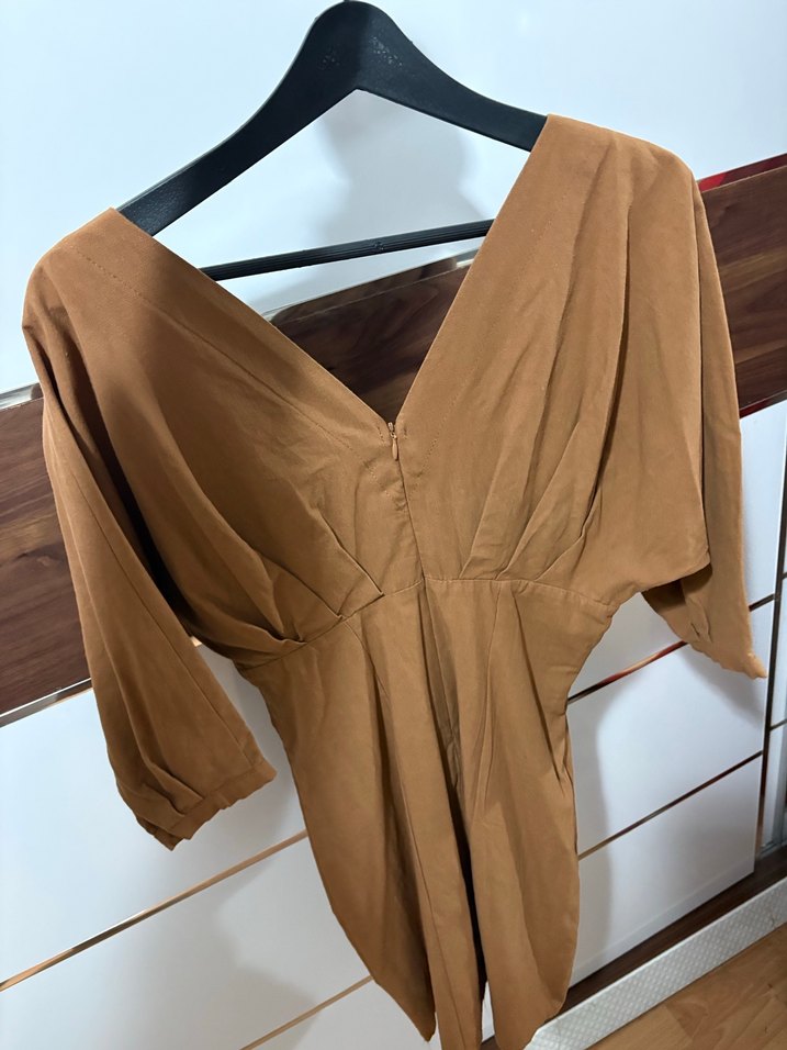 V Yaka Düğmeli Midi Kahverengi Elbise - Görsel 2