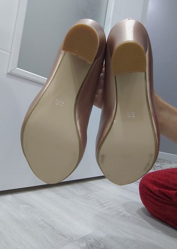 Parlak topuklu ayakkabı - Görsel 3