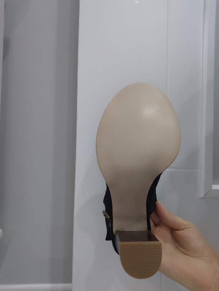 Parlak topuklu ayakkabı - Görsel 5