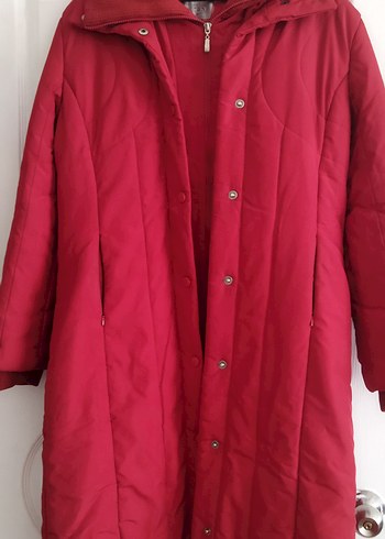 Düğmeli Kırmızı Kadın Uzun Kışlık Mont fiyat sorunuz - Görsel 3