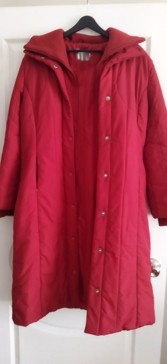 Düğmeli Kırmızı Kadın Uzun Kışlık Mont fiyat sorunuz - Görsel 2