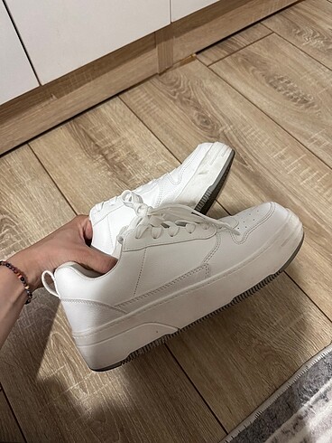 Sneaker