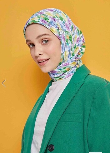 Pilise eşarp çiçekli