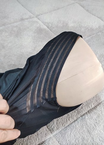 Siyah V Yaka İnce Askılı Bustiyer - Görsel 2