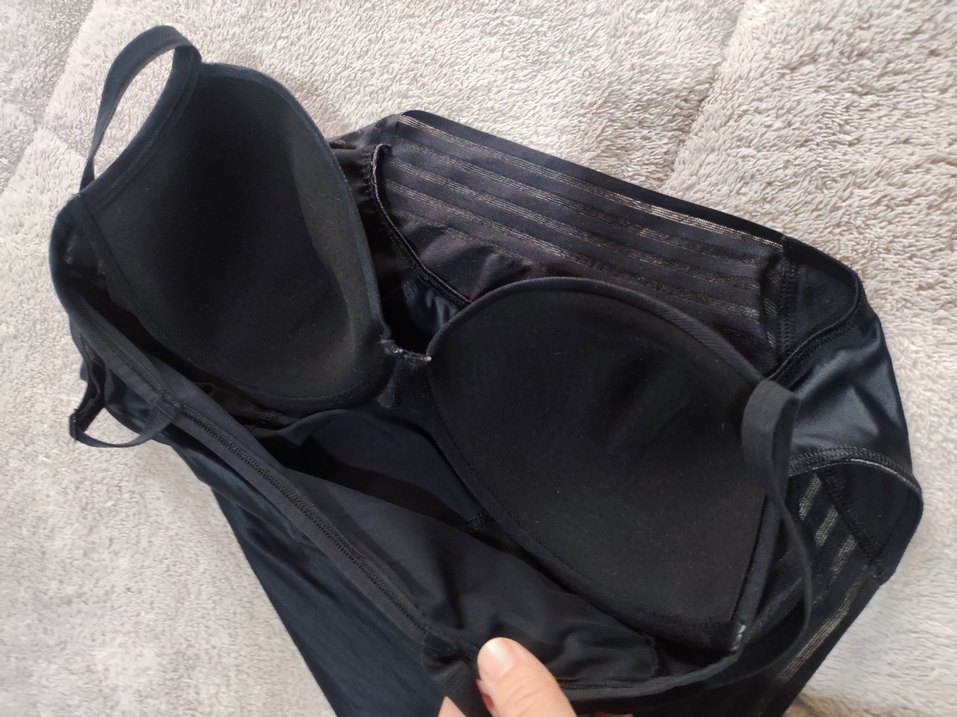 Siyah V Yaka İnce Askılı Bustiyer - Görsel 3