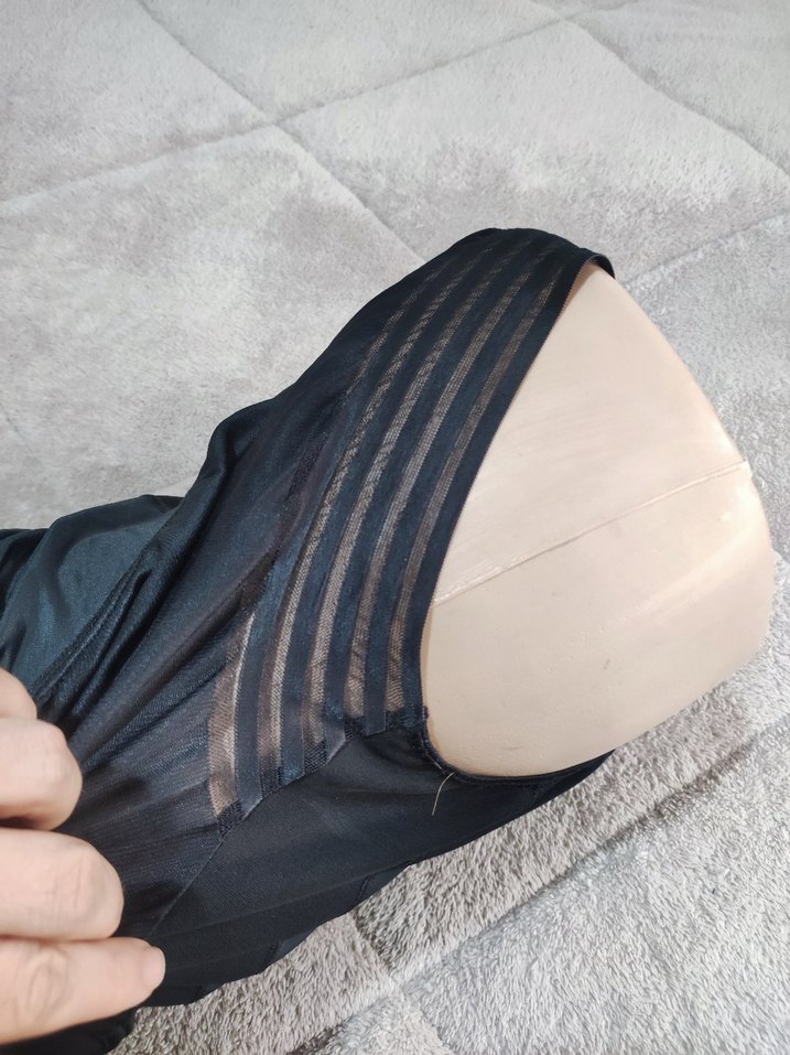 Siyah V Yaka İnce Askılı Bustiyer - Görsel 2