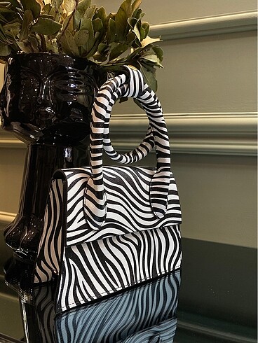 Zara Zebra desenli şık çantamız