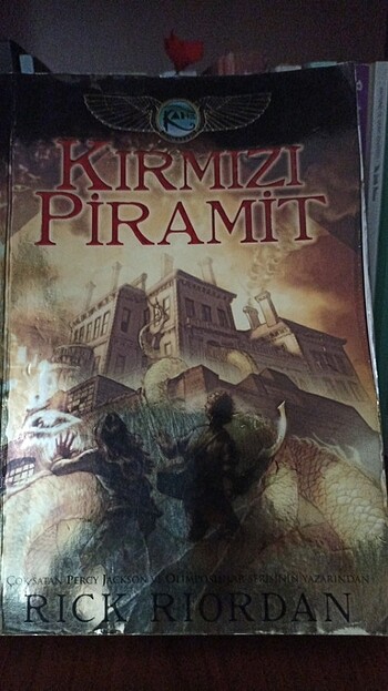 Kırmızı Piramit Rick Riordan kitabı
