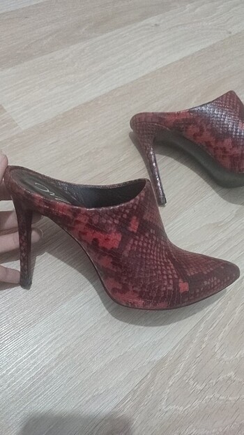 Zara Bordo yılan derisi desenli 