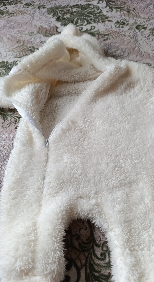 Beyaz Kapüşonlu Kürklü Bebek Tulumu - Görsel 3