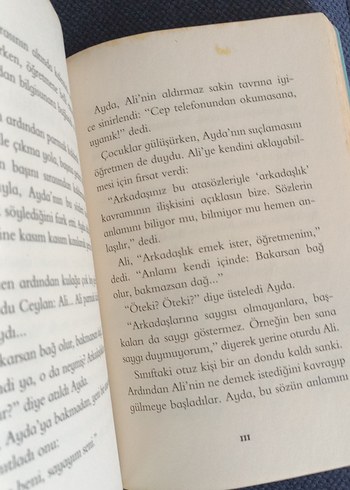 Beden Renk Kayıp Kitaplıktaki İskelet-1 Kitabı