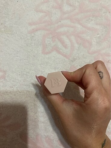 Beden fenty beauty aydınlatıcı stick
