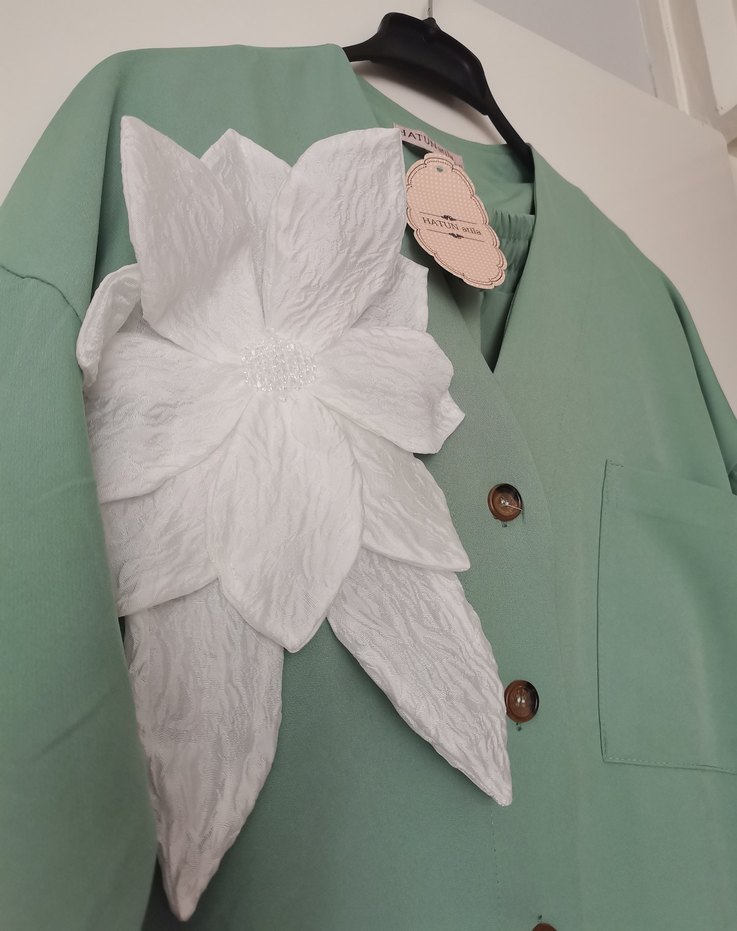 Uzun Kesim Düğmeli Yeşil tesettür Kadın Takım - Görsel 4