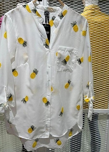 Ananas desenli beyaz gömlek 