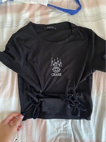 siyah crop trendyol ipli