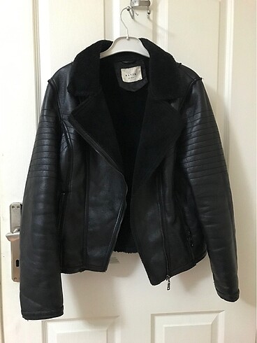 Siyah içi kürklü ceket