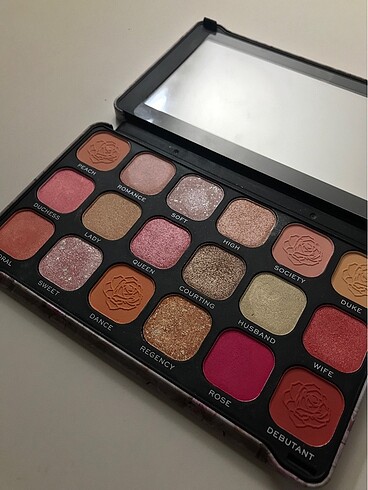  Beden Renk Revolution Regal Romance Far Paleti