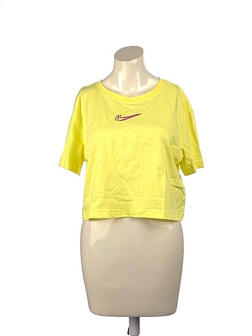 Nike T-shirt %70 İndirimli.