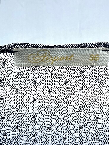 36 Beden siyah Renk PreLoved Bluz %70 İndirimli.