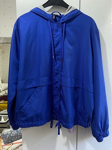 h&m mavi yağmurluk