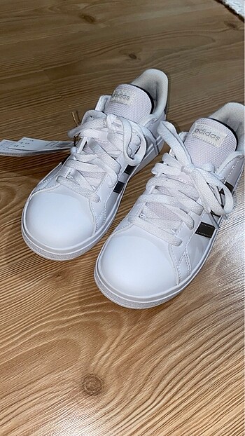 35 Beden beyaz Renk Adidas Sneaker