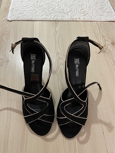 Butigo stiletto