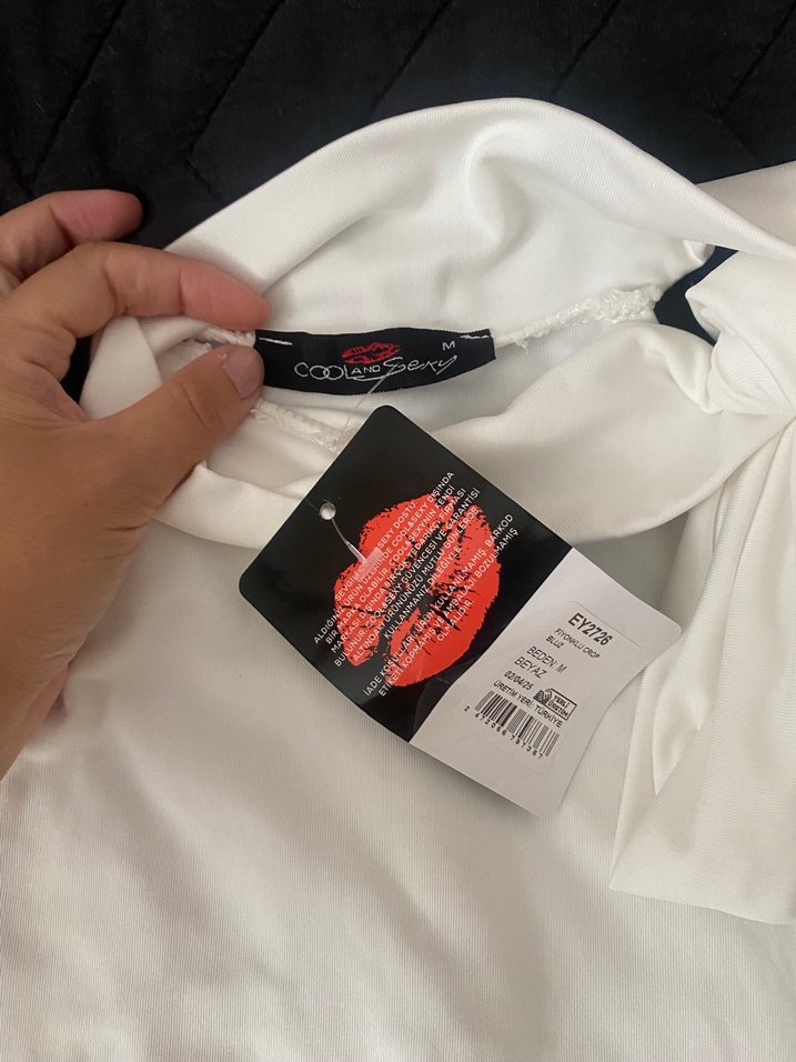 Kadın beyaz fiyonklu bluz - Görsel 2