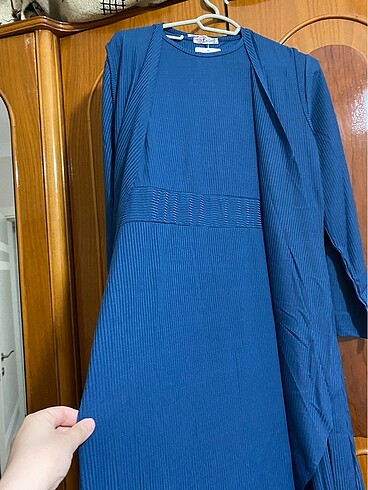 Uzun boy saks mavisi yelekli tesettür elbise - Görsel 6