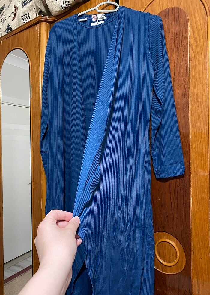 Uzun boy saks mavisi yelekli tesettür elbise - Görsel 3