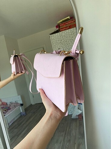 Pembe çanta