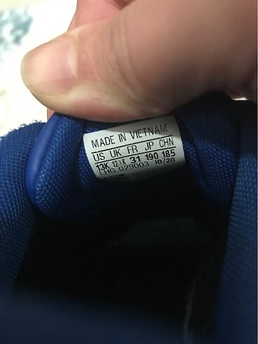 Adidas Orijinal Adidas erkek çocuk ayakkabısı 1 sene oldu alalı dar olu