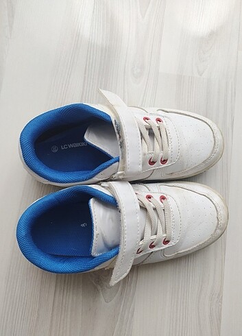32 Beden beyaz Renk LC Waikiki çocuk ayakkabı 