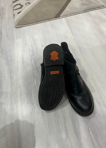 Kemer Detaylı Siyah Deri Biker Bot - Görsel 5