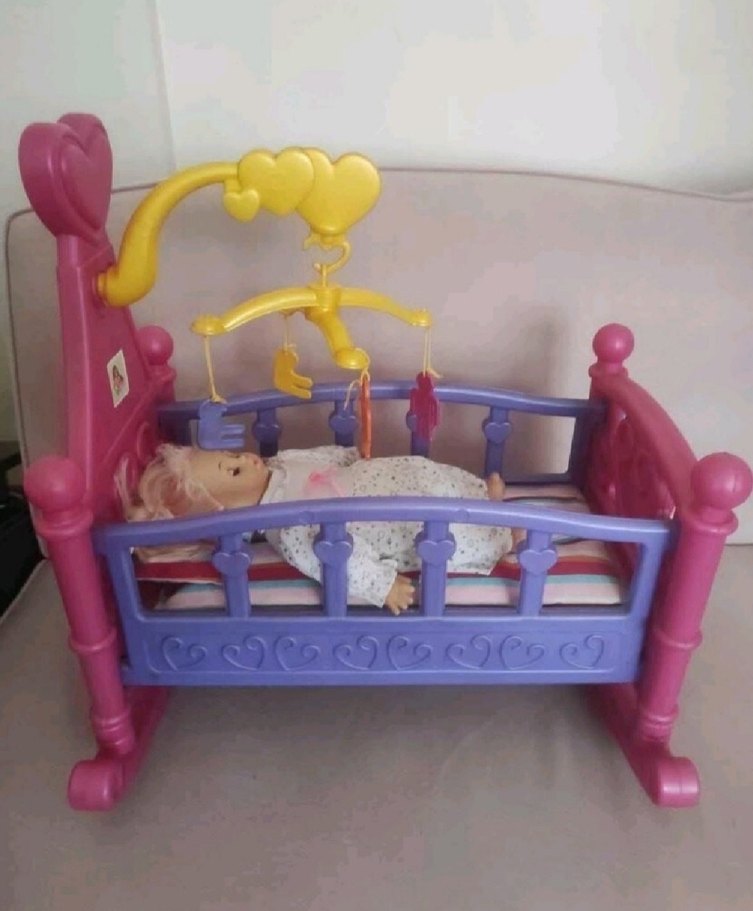 Pastel Pembe Oyuncak Beşik ve Sallanan Bebek - Görsel 2