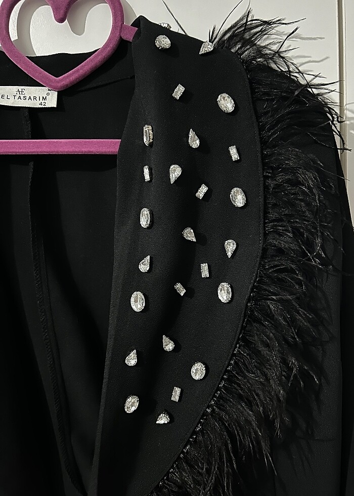 Şık yakası taşlı ceket - Görsel 2