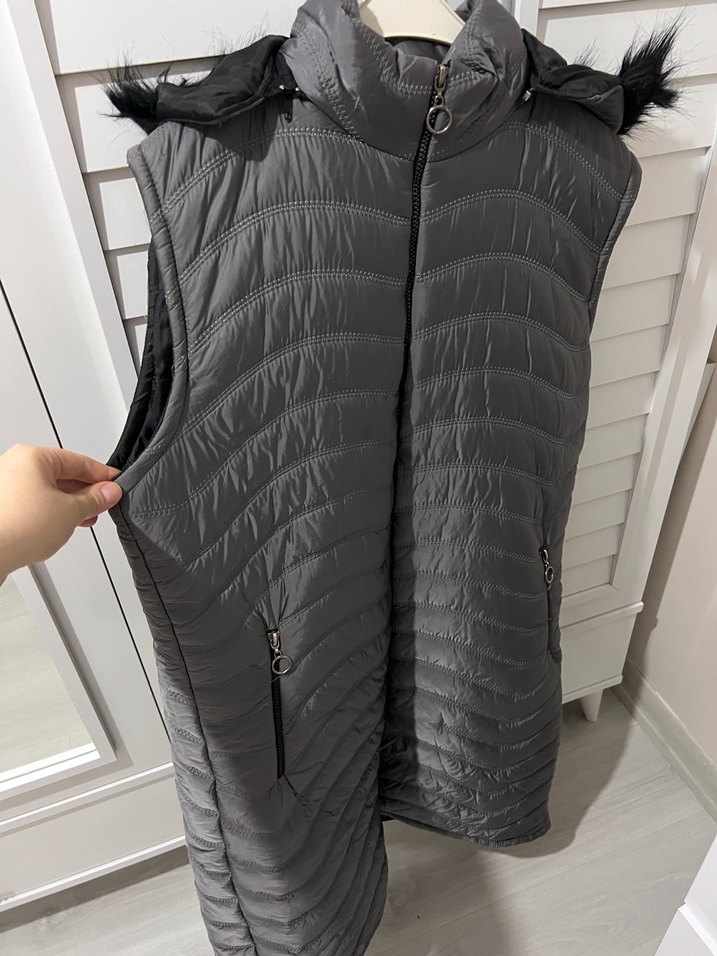 Kapüşonlu Gri Şişme Yelek Fermuarlı - Görsel 2