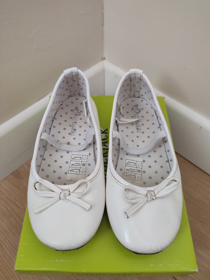 Beyaz Fiyonk Detaylı Kız Babet - Görsel 2