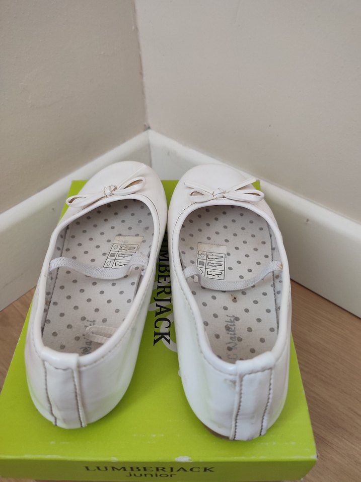 Beyaz Fiyonk Detaylı Kız Babet - Görsel 4