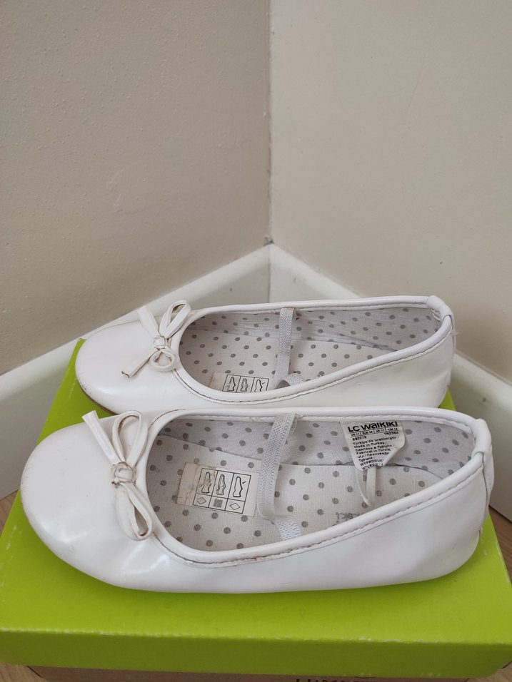 Beyaz Fiyonk Detaylı Kız Babet - Görsel 3