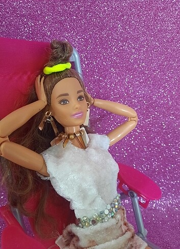 BARBİE KIYAFET VE TAKILARI