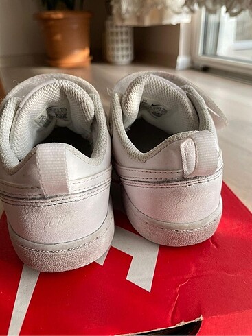 27 Beden beyaz Renk Nike beyaz spor ayakkabı çocuk