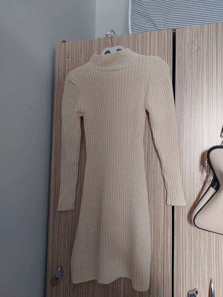 Bej Uzun Kollu Yüksek Yakalı Triko Elbise - Görsel 4