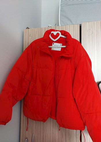Kırmızı Kapüşonlu Kadın Şişme Mont - Görsel 2