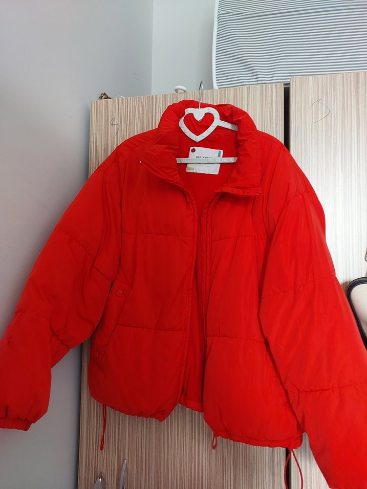 Kırmızı Kapüşonlu Kadın Şişme Mont - Görsel 2